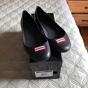 Hunter black Romilly rain flats